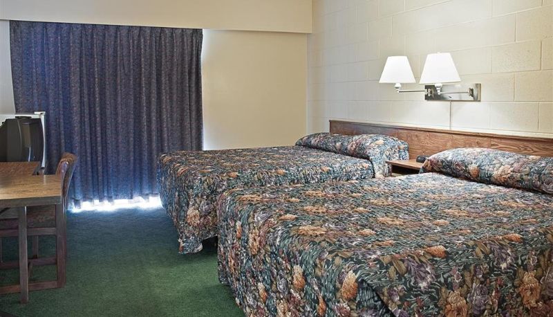 Quadrupla - Canadas Best Value Inn Mile 0