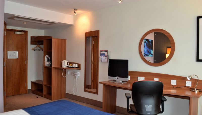Room - Holiday Inn Express BRAINTREE by IHG