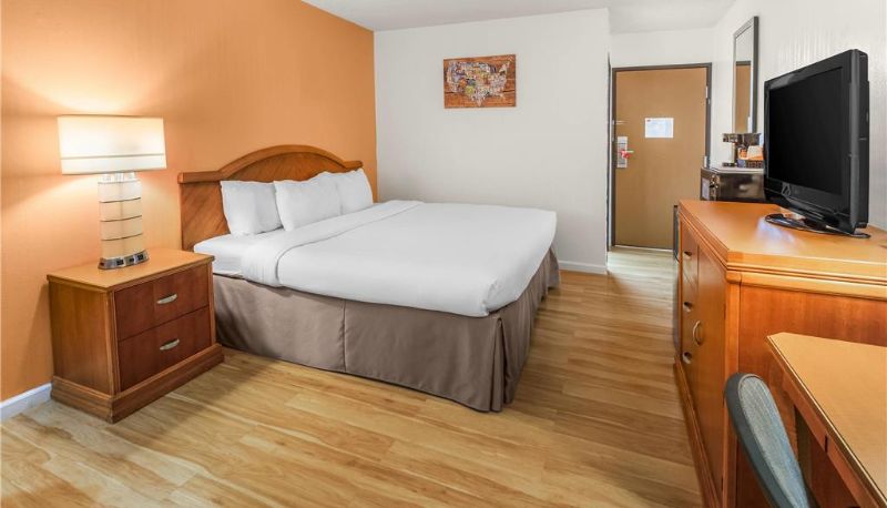 Zimmer - Econo Lodge Alliance