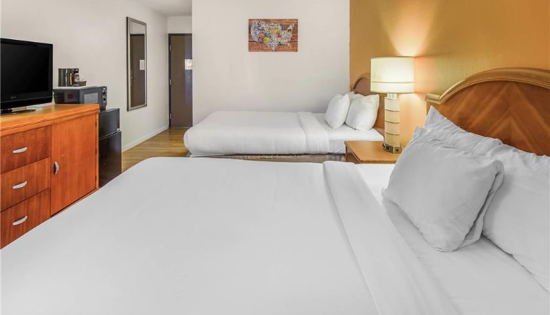 Zimmer - Econo Lodge Alliance