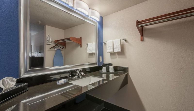 Bagno - Stratford House Inns - Edmond