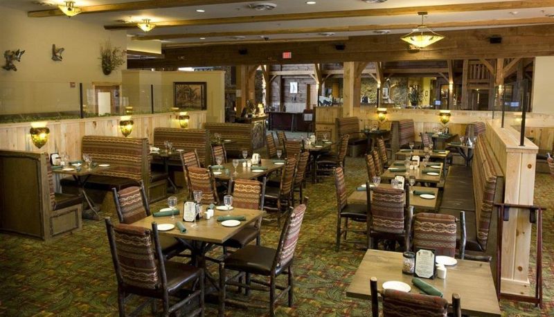 Hall - HOPE LAKE LODGE AND INDOOR WATERPARK