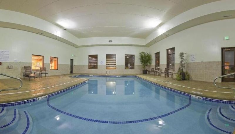Piscina - Holiday Inn Express & Suites MALONE by IHG