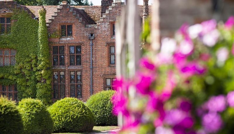 Vista esterna - Seckford Hall Hotel