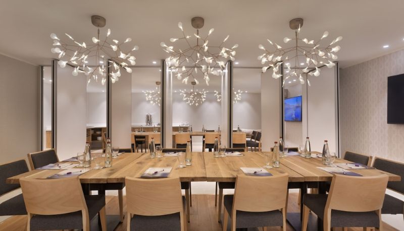 Sala de reuniones - Herbert Samuel Orchid Okeanos Suites