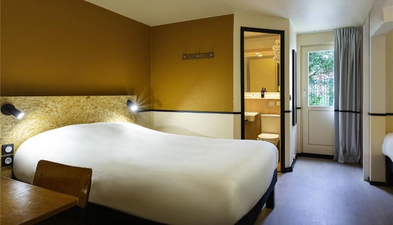 Room - greet Hotel Villeneuve La Garenne Paris Nord