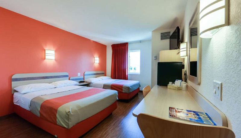 Zimmer - Motel 6 Toronto - Mississauga