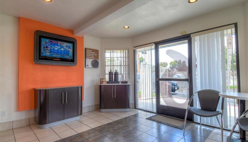 Lobby - Motel 6 San Diego - Chula Vista