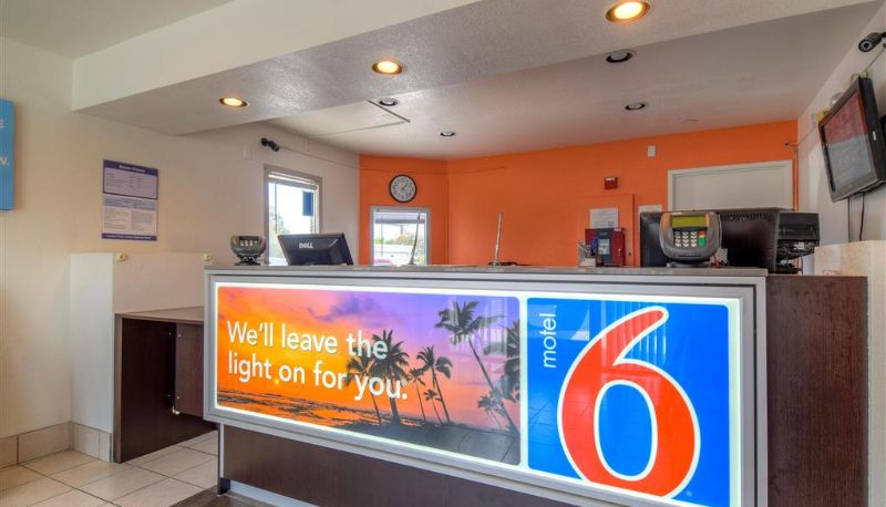 Lobby - Motel 6 San Diego - Chula Vista
