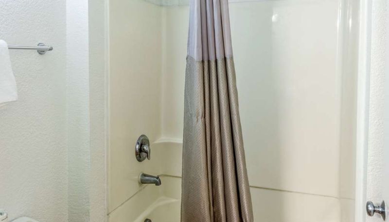 Suite - Motel 6 Bakersfield East