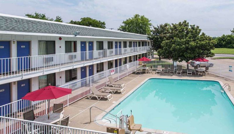 Basen - Motel 6 Nashville - Goodlettsville