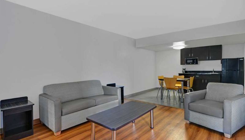 Suite - Motel 6 Cutler Bay