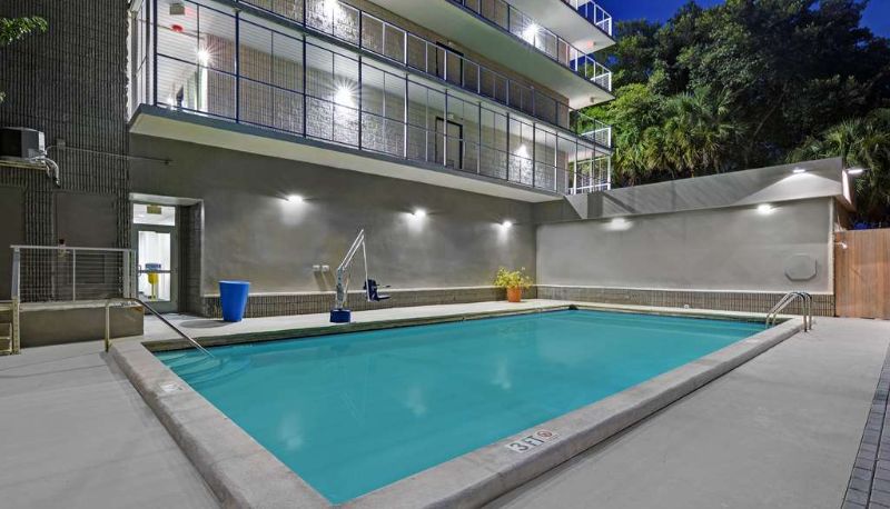 Pool - Motel 6 Cutler Bay