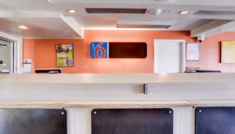 Hall - MOTEL 6 DENVER SOUTH - SOUTH TECH CENTER