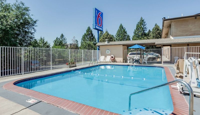 Pool - WA - West Motel 6 Spokane