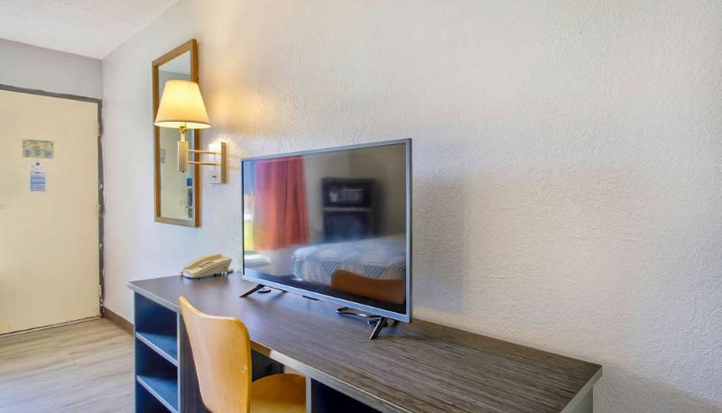 Info - Motel 6 Ashland