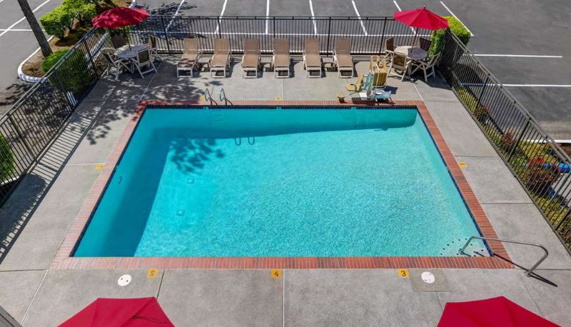 Piscina - Motel 6 Seattle North Kirkland