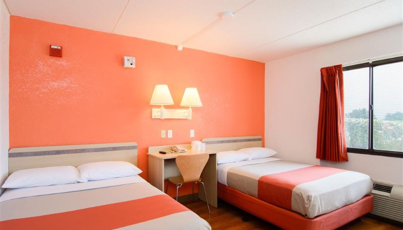 Zimmer - Motel 6 Leominster MA