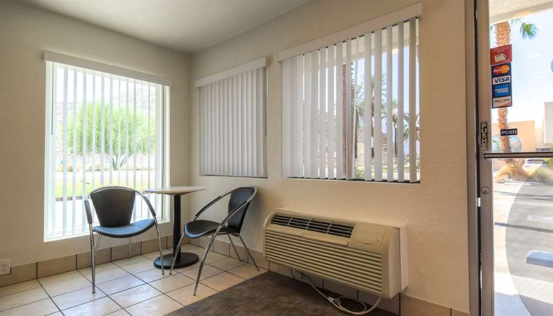 Lobby - MOTEL 6 PALM SPRINGS-RANCHO MIRAGE