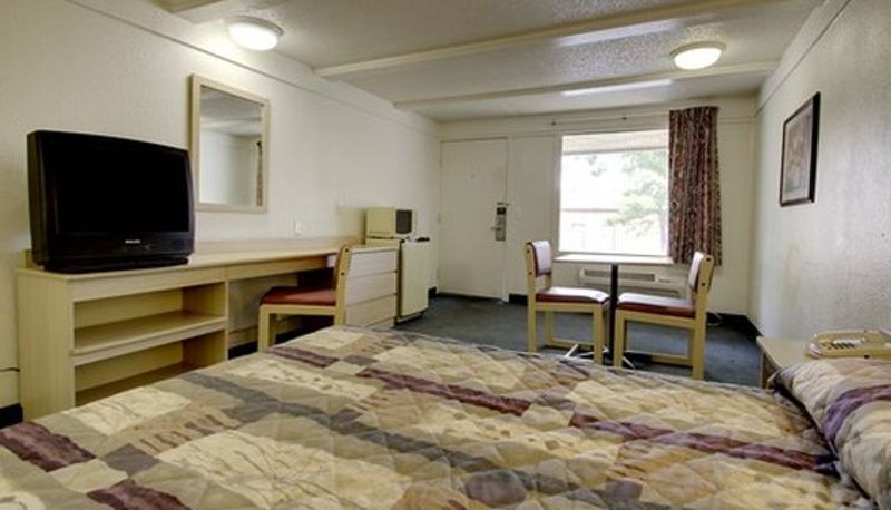 Camera - Rodeway Inn