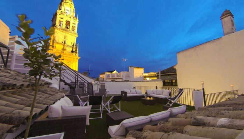 Información - Los Patios Hotel