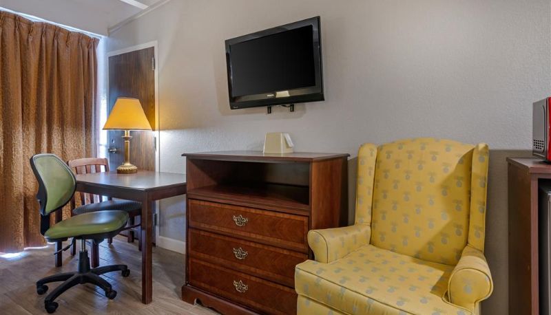 Camera - Rodeway Inn Clermont North