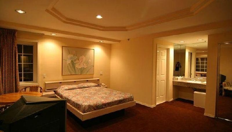 Chambre - WILSHIRE CREST HOTEL