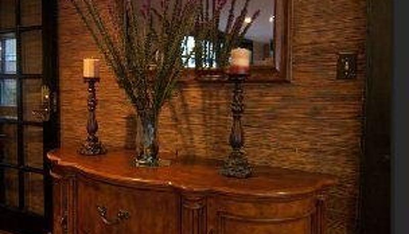 Hall - WILSHIRE CREST HOTEL