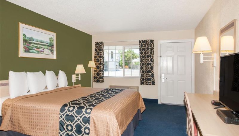 Camera - Travelodge by Wyndham Los Banos CA