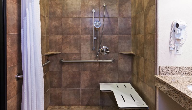 Zimmer - Holiday Inn Express & Suites BRADY by IHG
