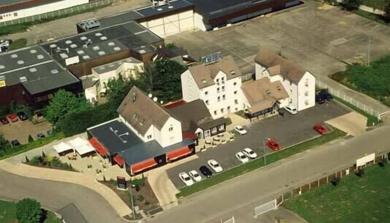 Zewnętrzna część hotelu - Hotel Restaurant l'Escale