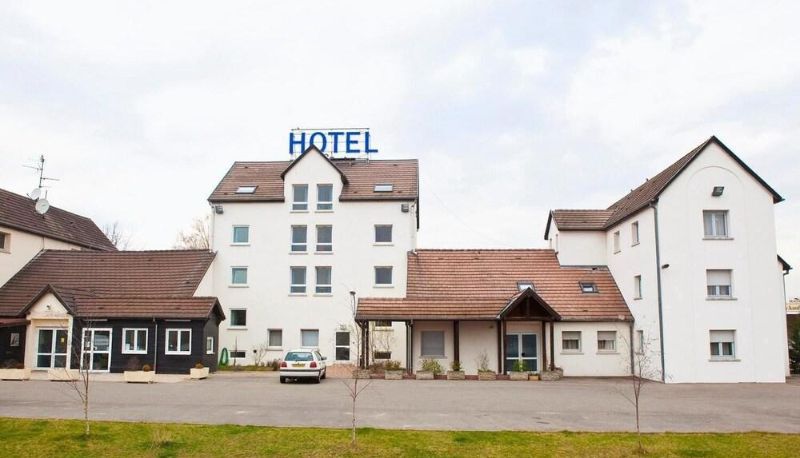 Zewnętrzna część hotelu - Hotel Restaurant l'Escale