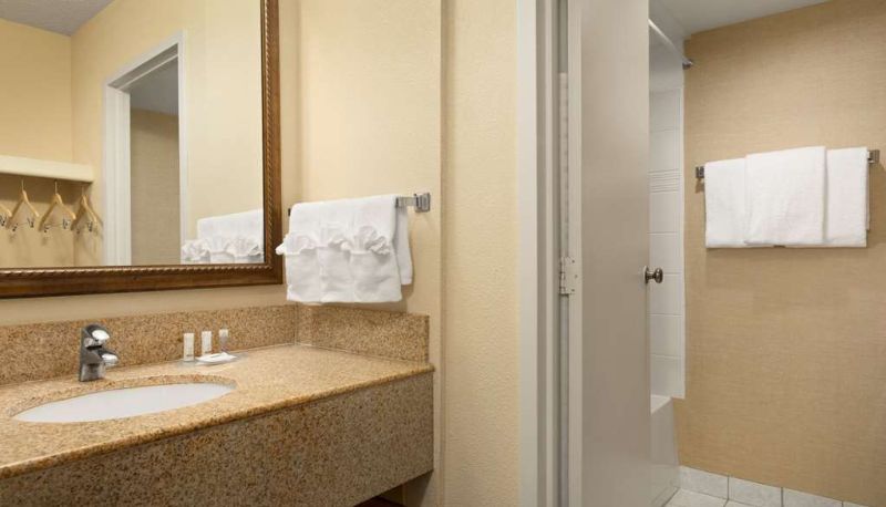 Room - Days Inn by Wyndham Edmonton Downtown