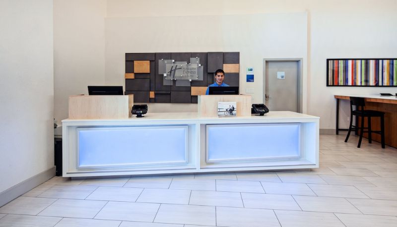 Lobby - Holiday Inn Express & Suites RANCHO MIRAGE - PALM SPGS AREA by IHG