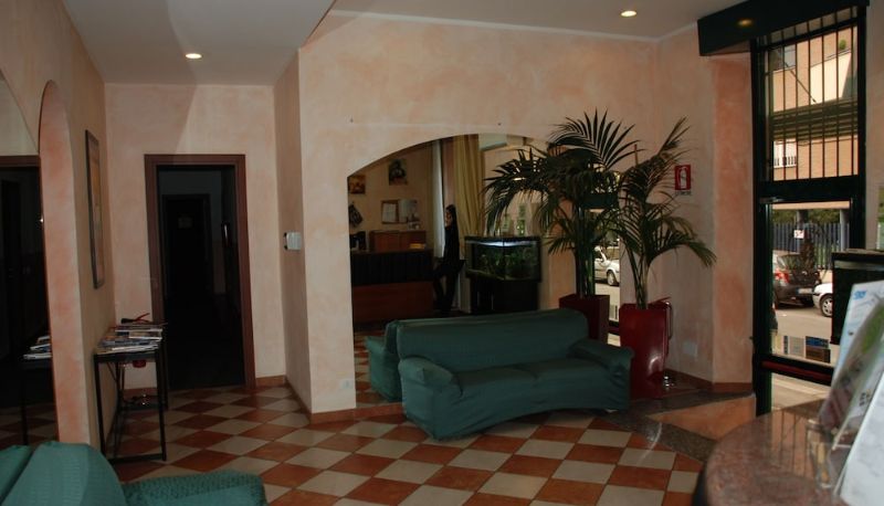 Hal - Hotel Bogart 2