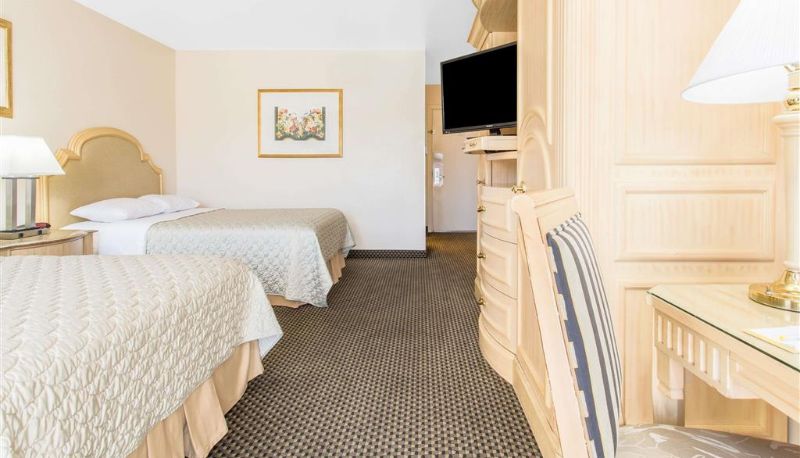 Zimmer - Days Inn by Wyndham Modesto