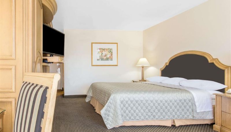 Zimmer - Days Inn by Wyndham Modesto
