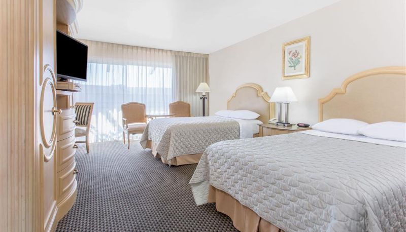 Zimmer - Days Inn by Wyndham Modesto