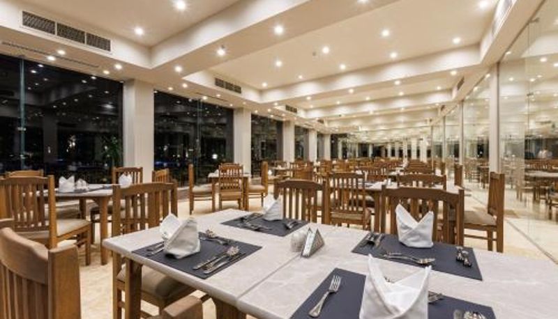 Frühstücksraum innerhalb des Restaurants - Sunrise Alora Aqua Park Resort “Couples & Families Only”