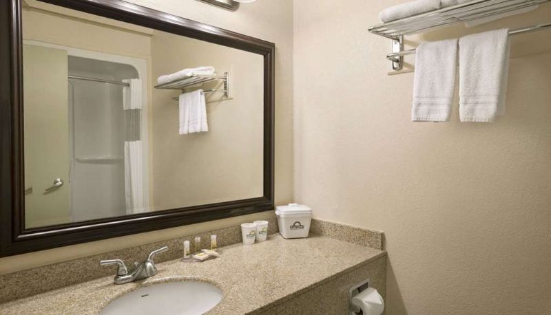 Zimmer - Days Inn by Wyndham High Level