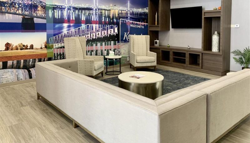 Hall - Clarion Pointe Louisville
