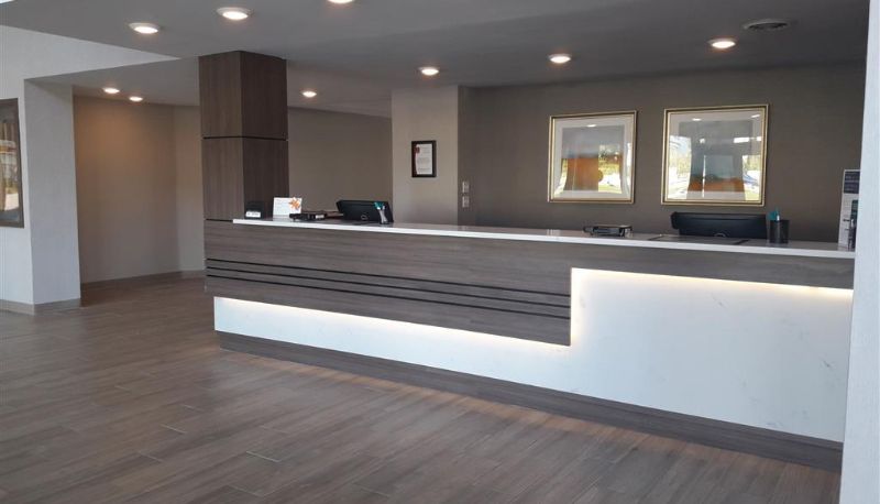 Hall - Clarion Pointe Louisville