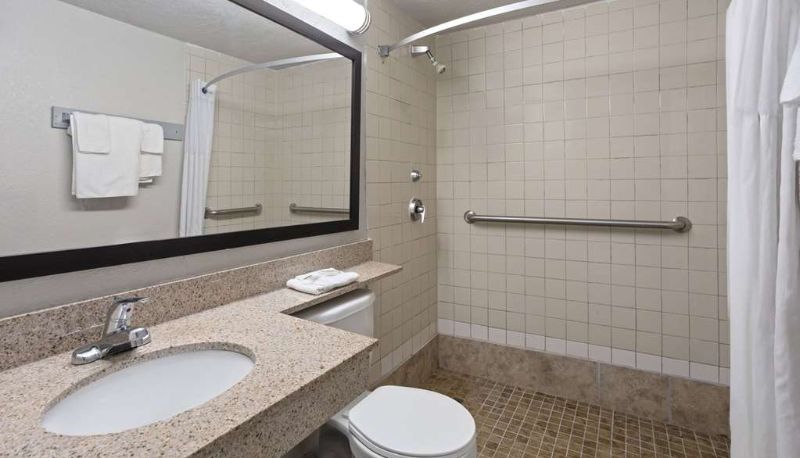 Zimmer - Days Inn by Wyndham Ann Arbor