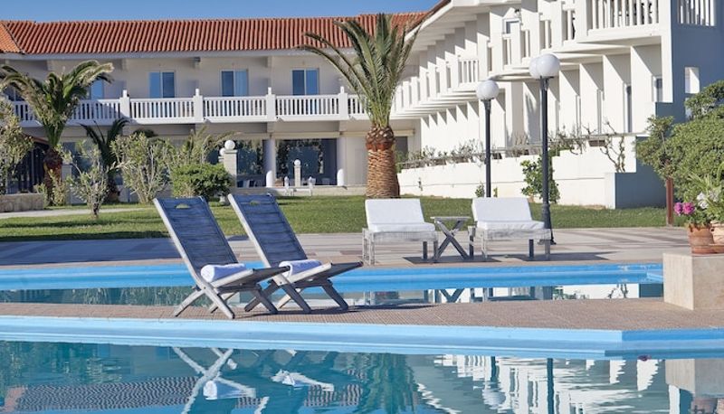 Havuz - Mrs Chryssana Beach Hotel by GHH