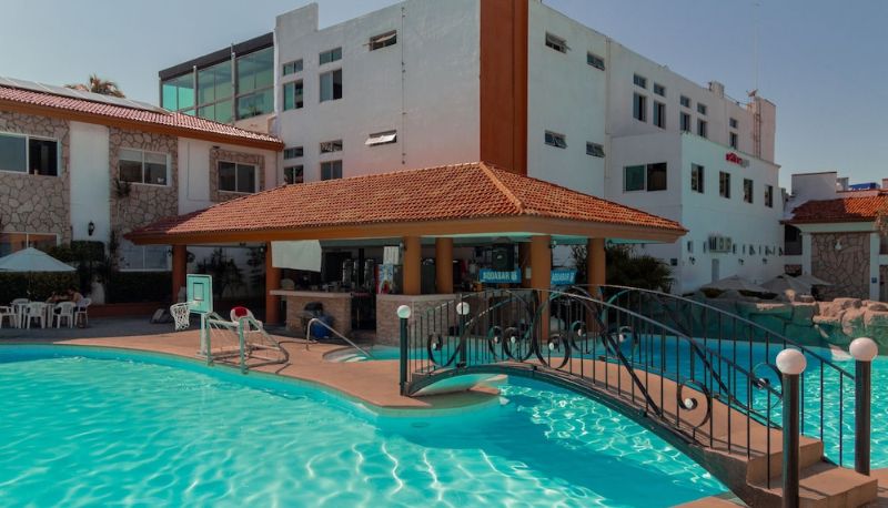Piscina - Hotel Maria Isabel