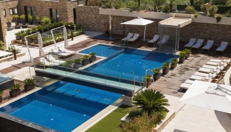 Pool - Hostellerie La Farandole