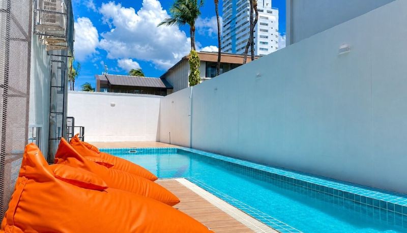 Piscine - Citin Armoni Patong Hotel by Compass Hospitality
