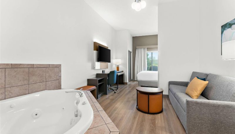 Camera - Comfort Inn & Suites Tunkhannock