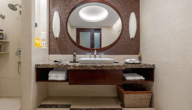 Camera - Golden Bay International Hotel