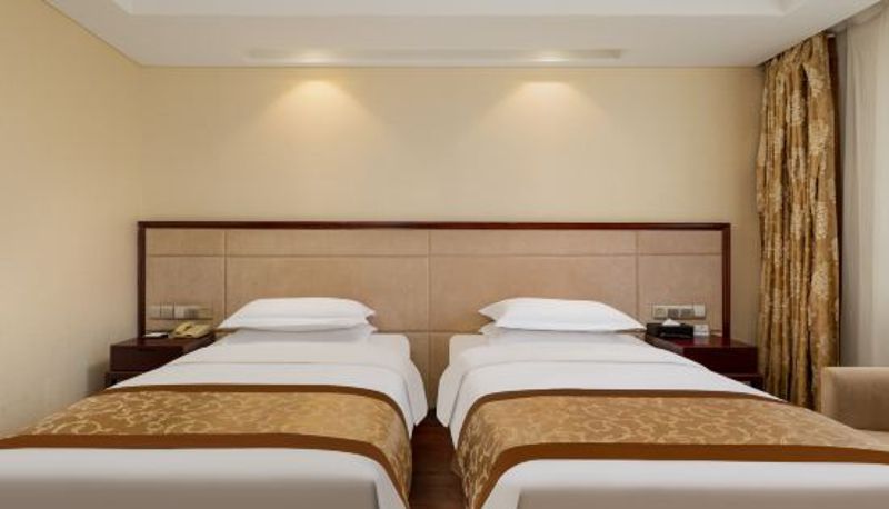 Camera - Halcyon Hotel & Resort